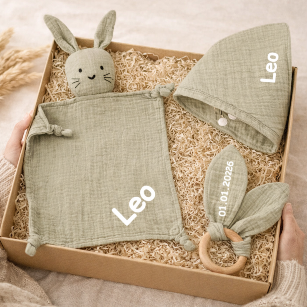 Personalisiertes Baby Geschenkset in Box mit Muslin Schmusetuch, Mütze und Greifring – Name Leo und Geburtsdatum als liebevolles Geschenk zur Geburt